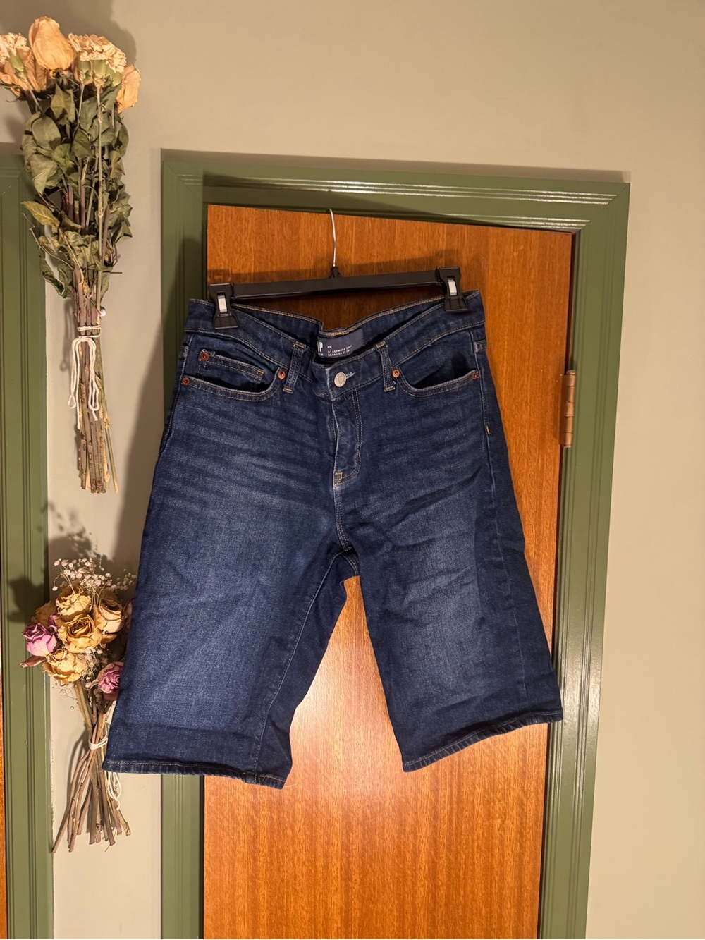 Gap Medium Wash 9” Bermuda Shorts Size 29